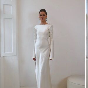 Elegant White Long Sleeve Dress